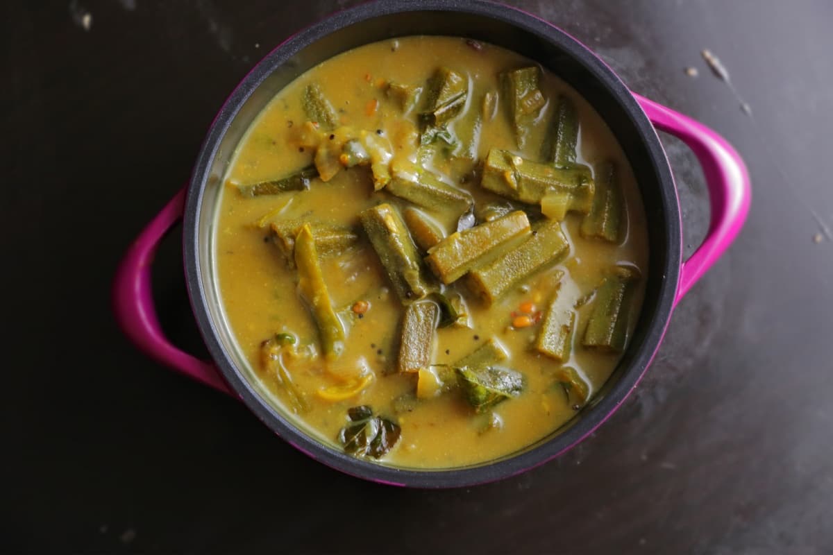Vendakkai puli kulambu